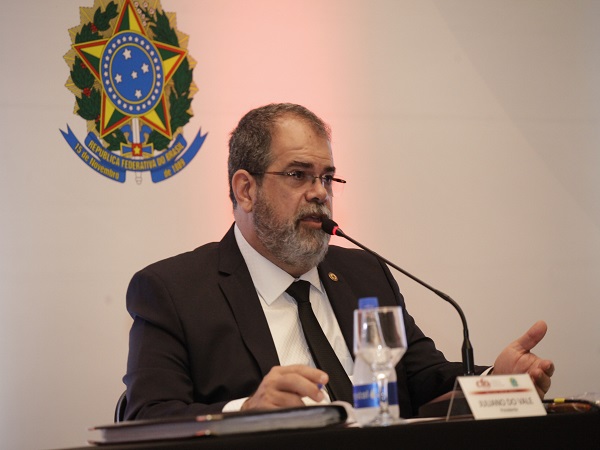 CFO-apresenta-Plano-Nacional-de-Fiscalizacao-aos-Presidentes-dos-CROs-juliano-do-vale - 600 x 450