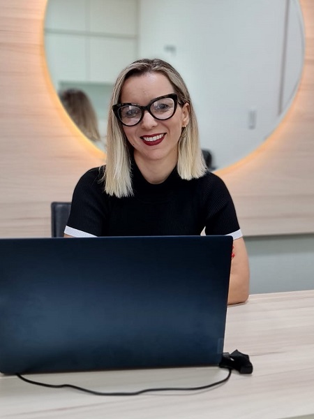 Dra. Nádia - 450 x 600