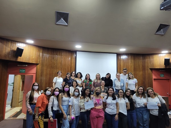 Palestra com Dra. Juliana Feltrin 4 - 600 x 450