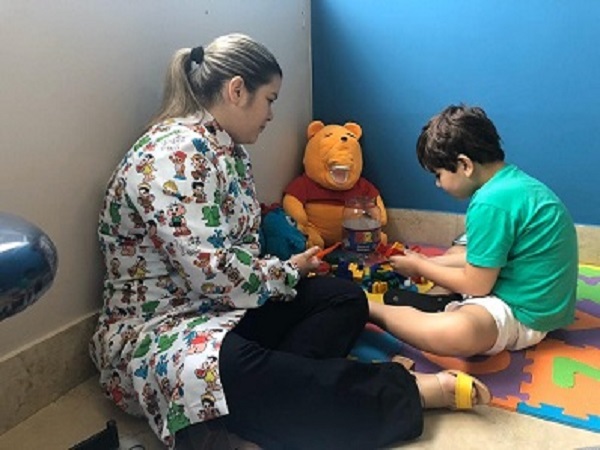 Dra. Francine com paciente - 600 x 450